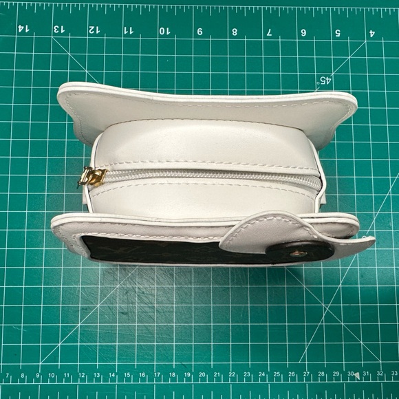 Leather Hello Kitty Mini Crossbody Bag - Picture 4 of 9